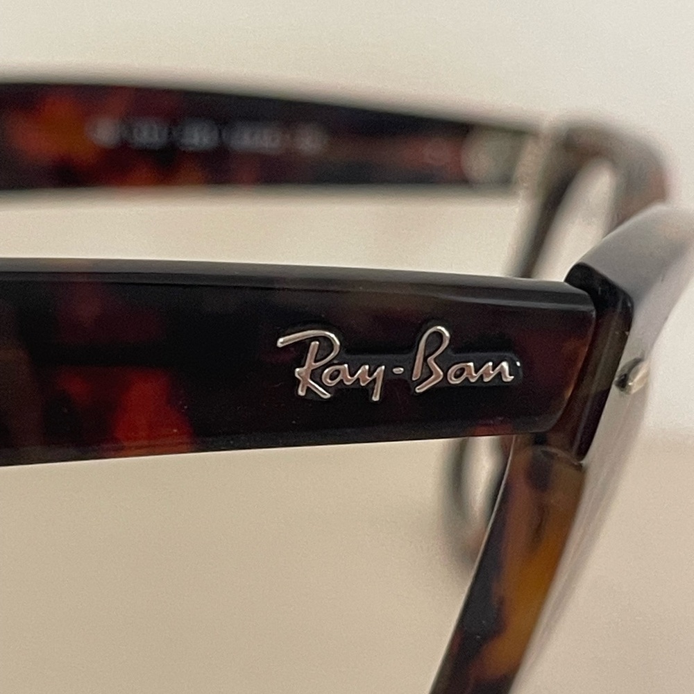 Rayban Wayfarer glasses